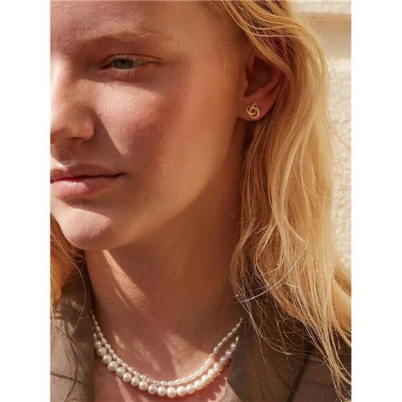 18K Gold-Plated Love Knot Stud Earrings – Dainty, Hypoallergenic & Symbolic - Picture 4 of 5